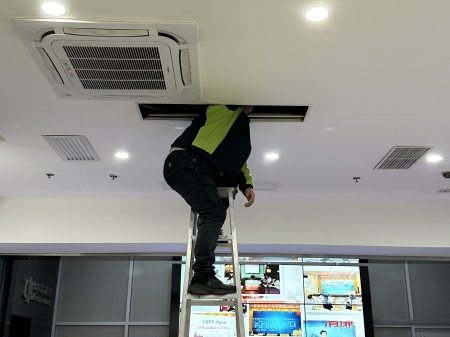 關(guān)乎企業(yè)運營 大型商業(yè)中央空調(diào)風機盤管清洗判斷要點