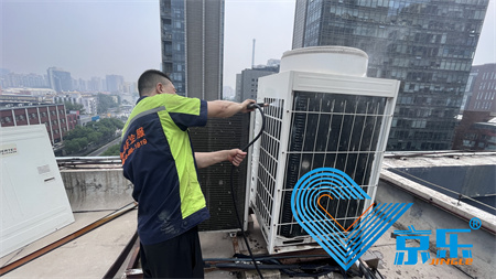 空調(diào)外機(jī)清洗全攻略 蒸發(fā)器深度清潔讓企業(yè)省電18%